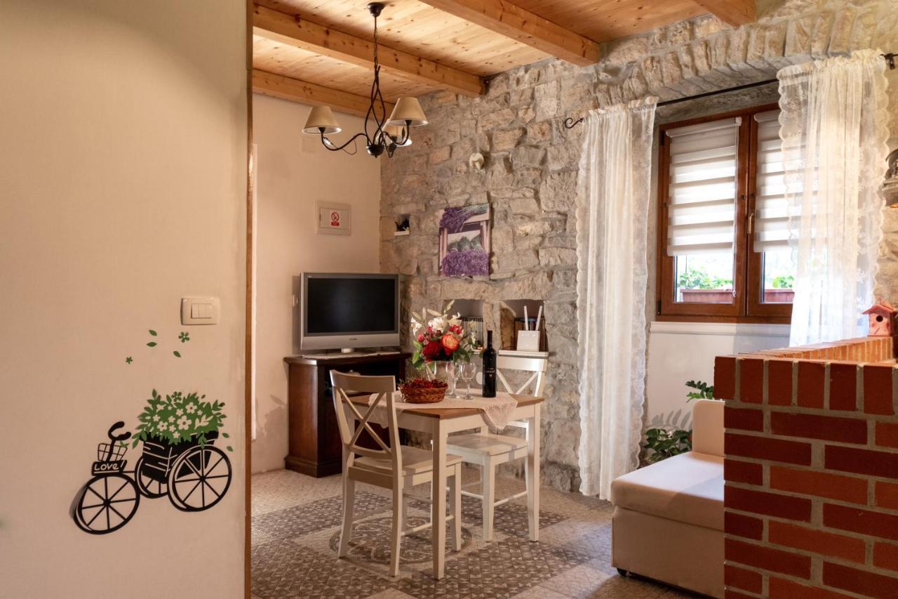 Apartment Tara Kaštela Eksteriør bilde